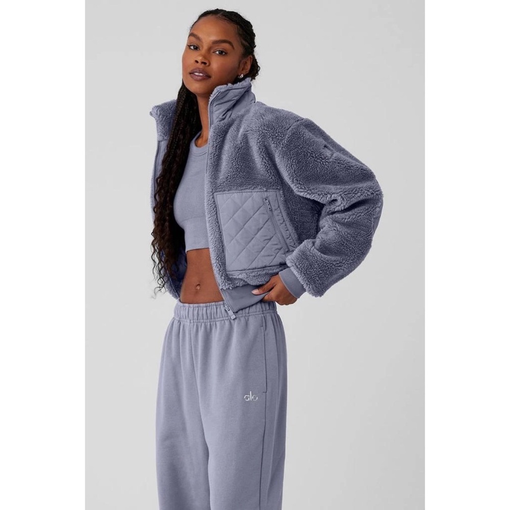 Alo Yoga Sherpa Edge Bomber Fog S - Picture 3 of 16